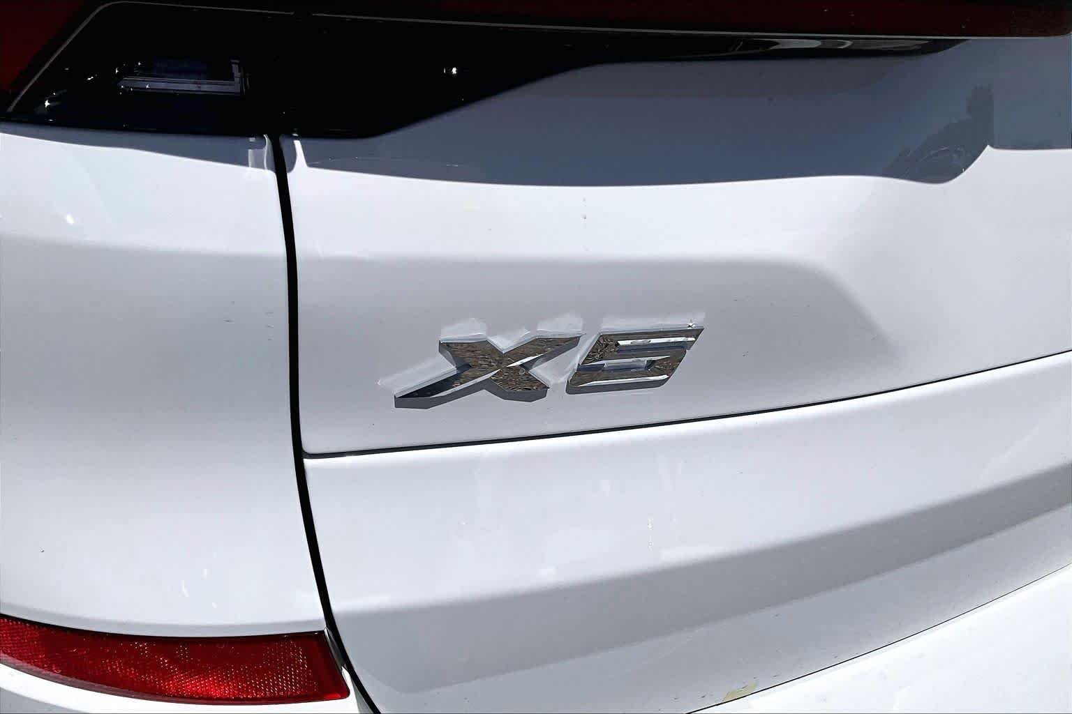 New 2026 Alpine White BMW xDrive50e image 15