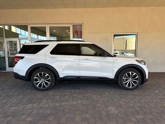 Certified Used 2026 White Metallic Ford ST-Line image 5