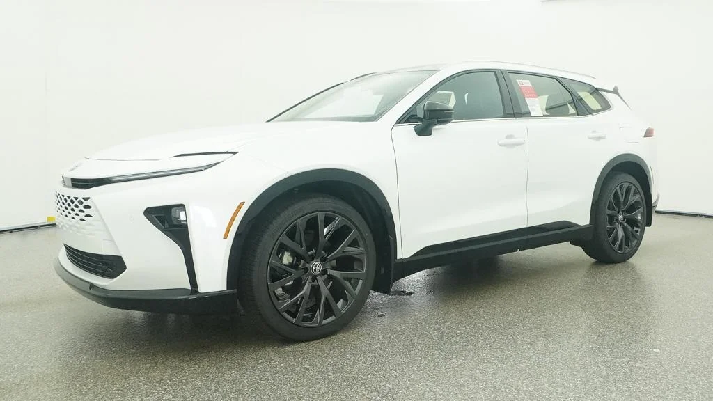 New 2026 Oxygen White Toyota Limited image 6