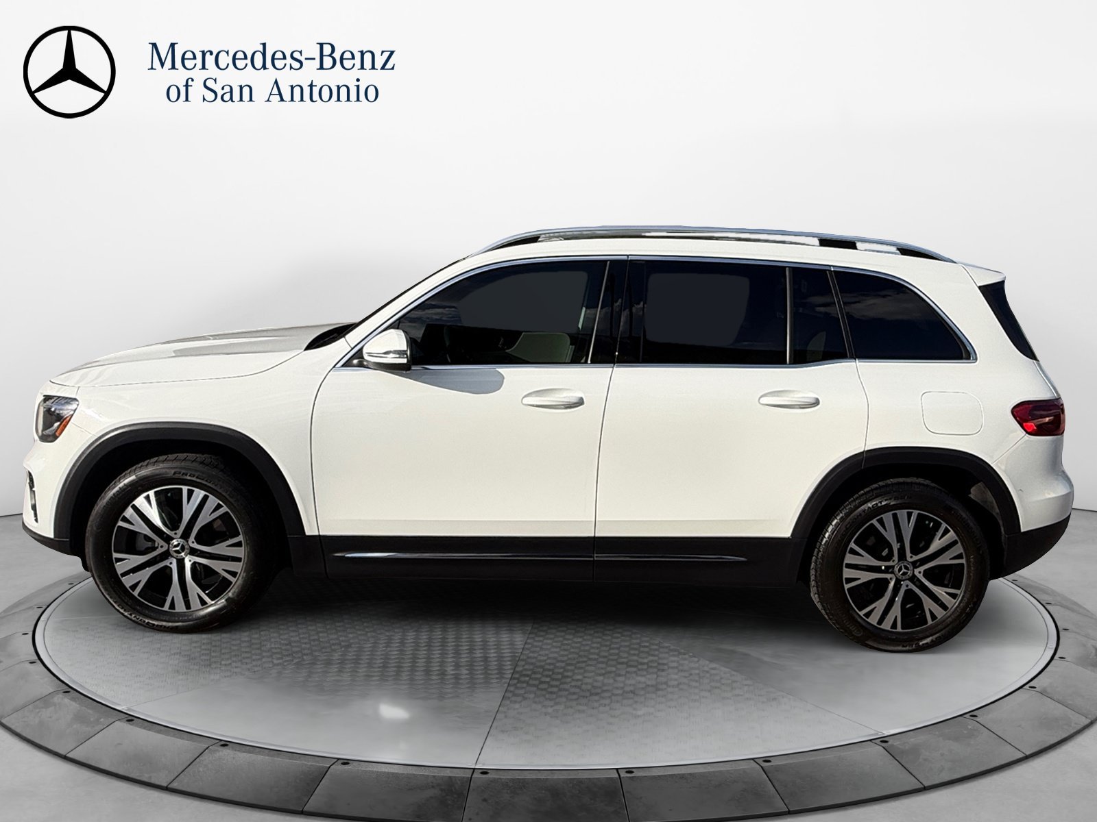 Used 2026 Polar White Mercedes-Benz GLB 250 image 4
