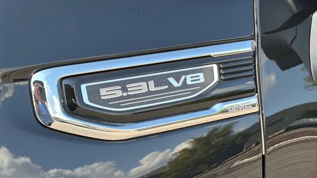 Used 2025 Onyx Black GMC SLT image 40