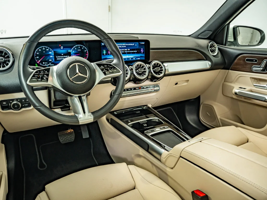 Used 2026 Polar White Mercedes-Benz GLB 250 image 32