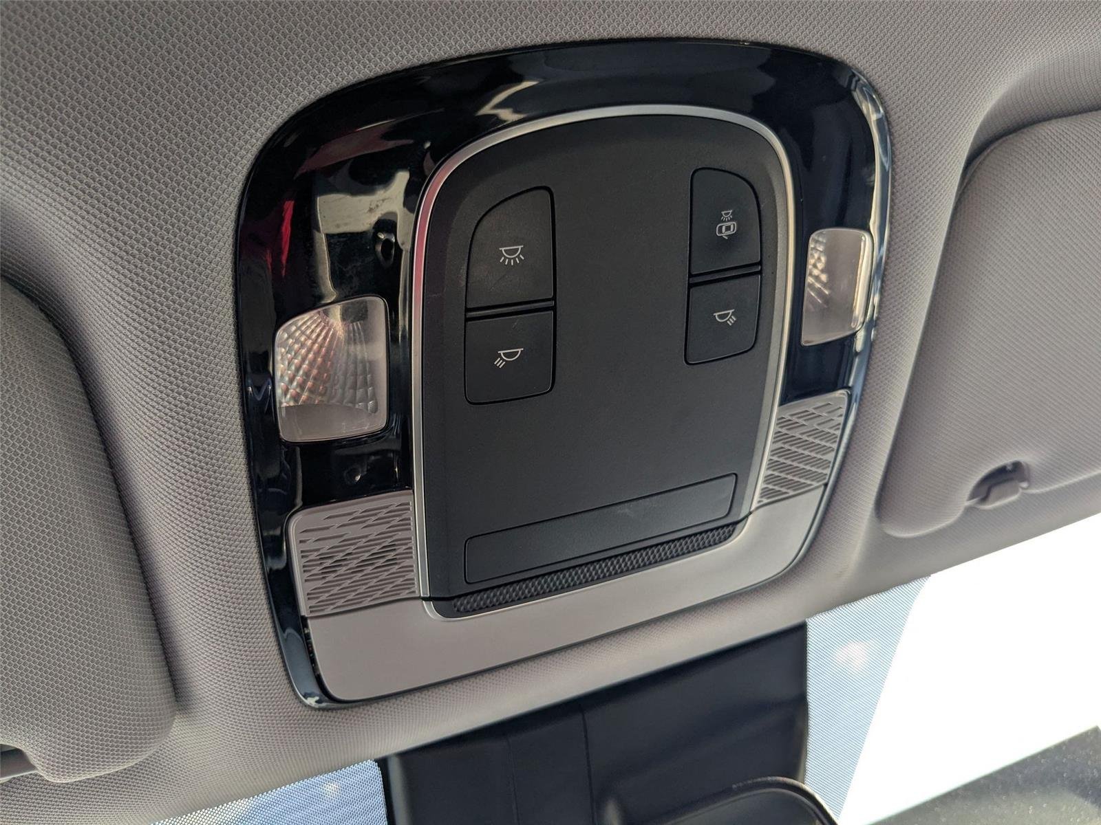 Certified Used 2021 Hyper White Hyundai SE image 22