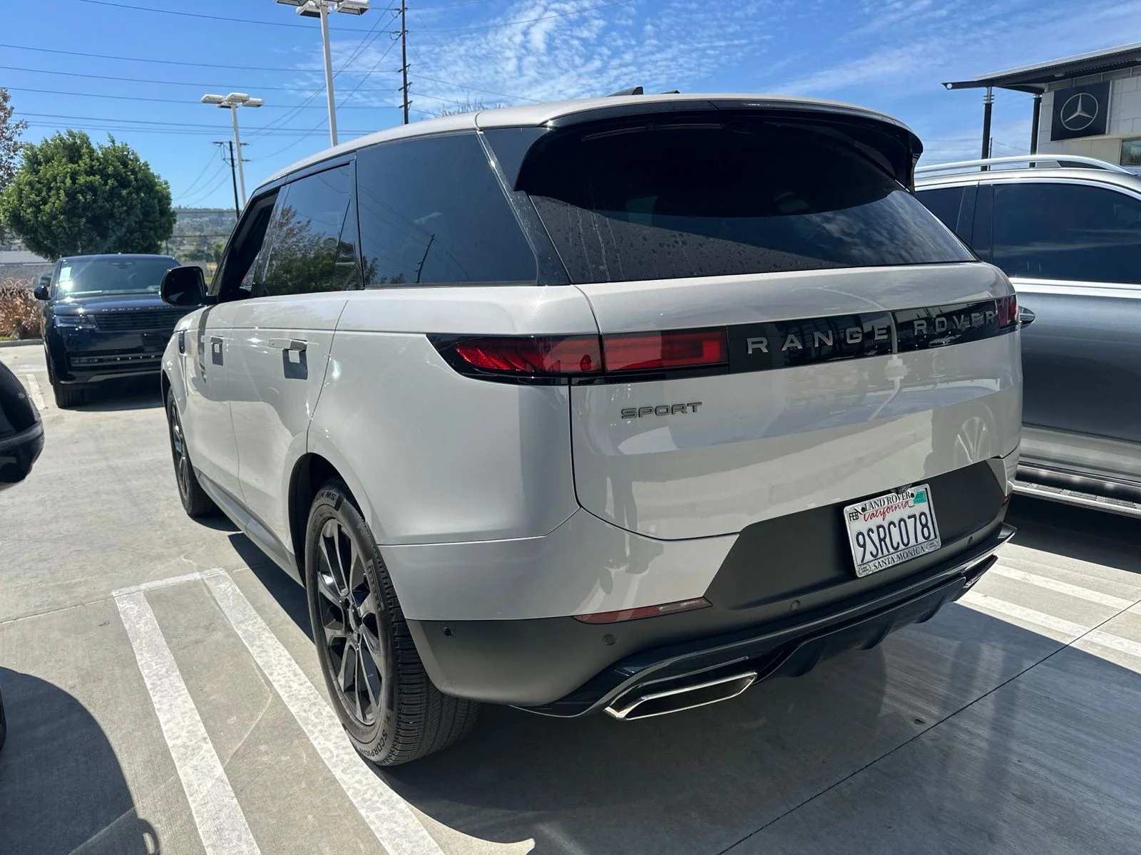 Used 2025 Borasco Gray Metallic Land Rover SE image 4