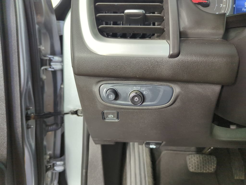 Used 2024 Sterling Metallic GMC SLE image 19