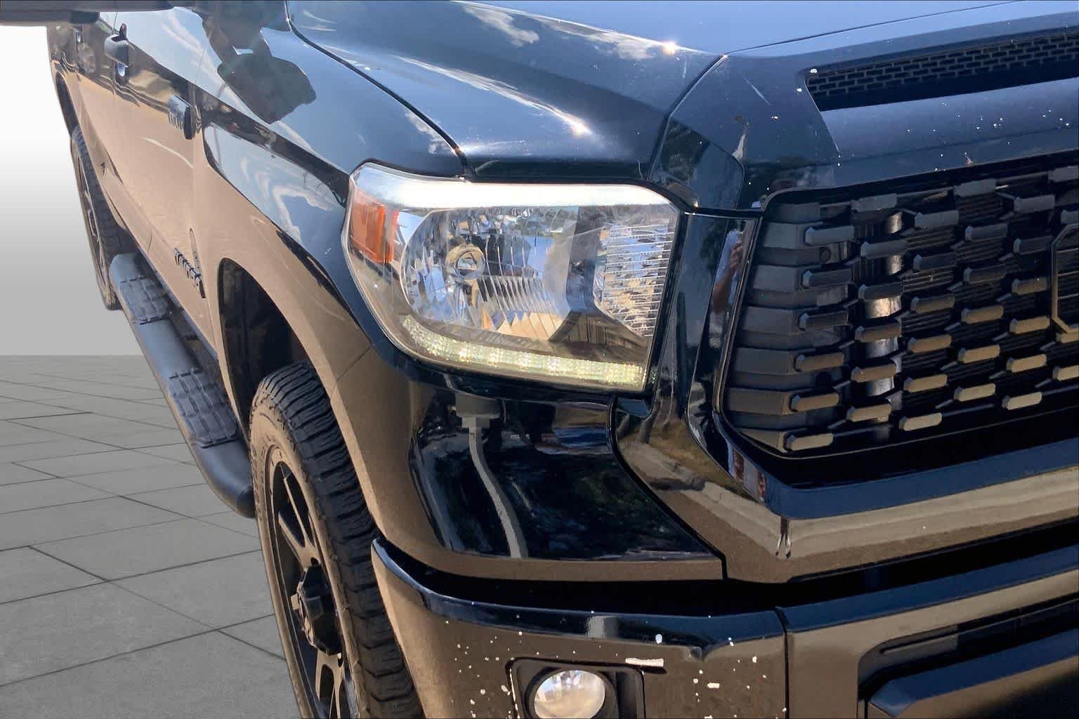 Used 2021 Midnight Black Metallic Toyota SR5 image 28