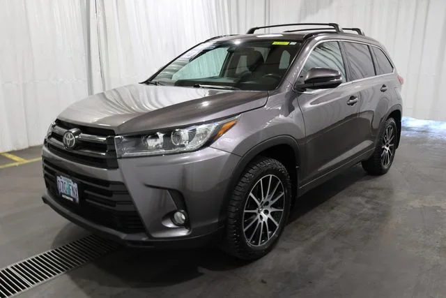 Used 2018 Gray Toyota SE image 25
