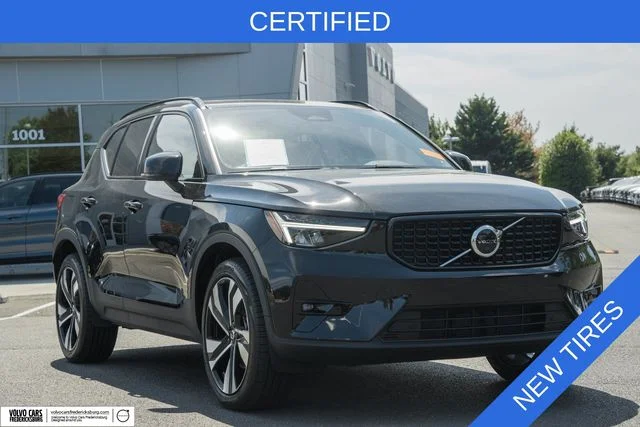 2023 Volvo XC40 B5 Plus Dark AWD's photo