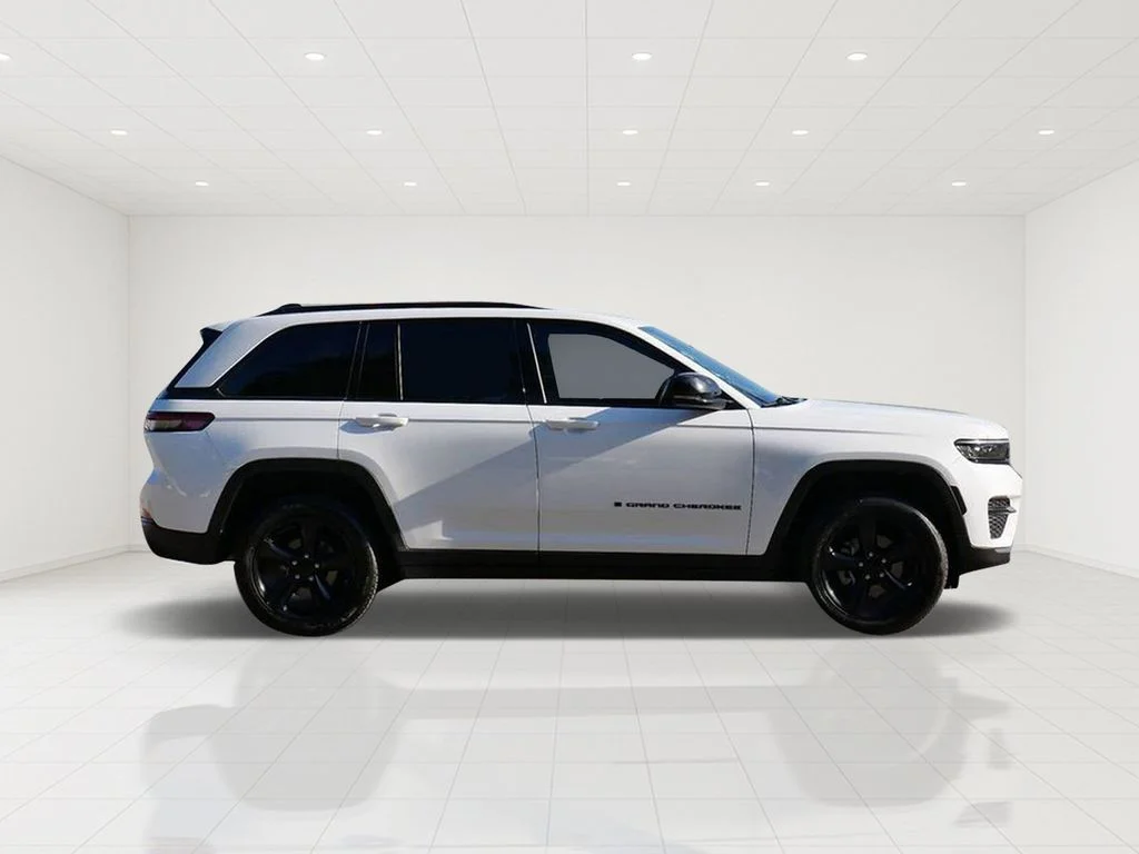 Certified 2022 Jeep Grand Cherokee Altitude with VIN 1C4RJHAGXN8605151 for sale in White Bear Lake, Minnesota
