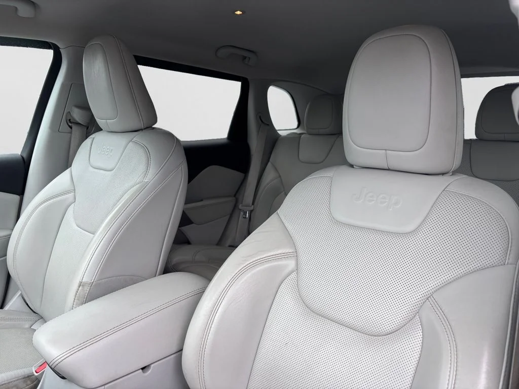Used 2019 Gray Jeep Limited image 34