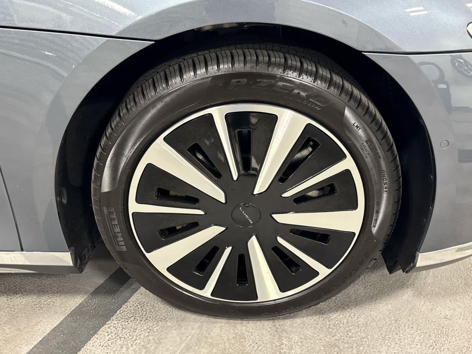 2024 Lucid Air Touring - Photo 16
