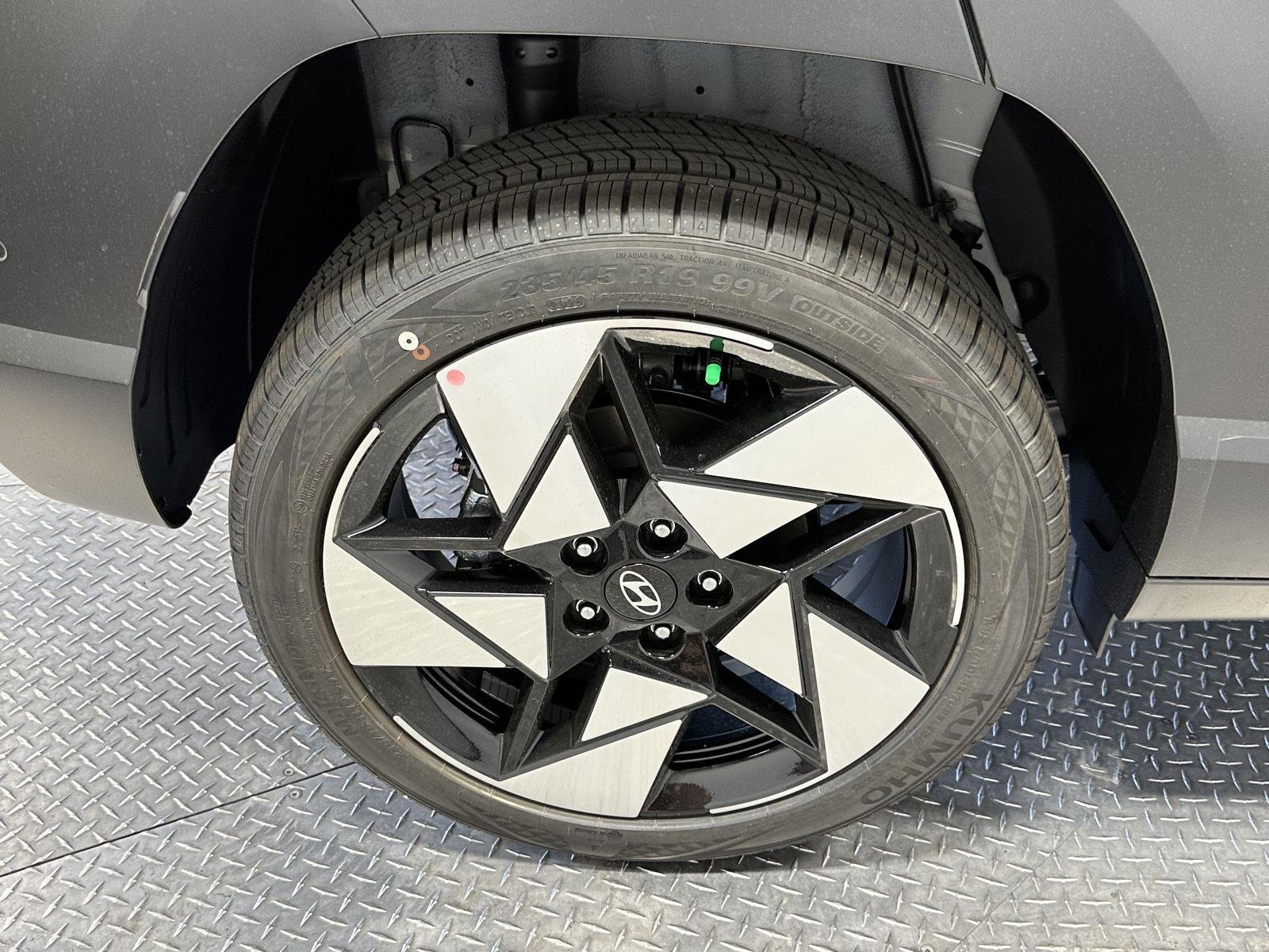 New 2027 Cyber Gray Metallic Hyundai Limited image 18