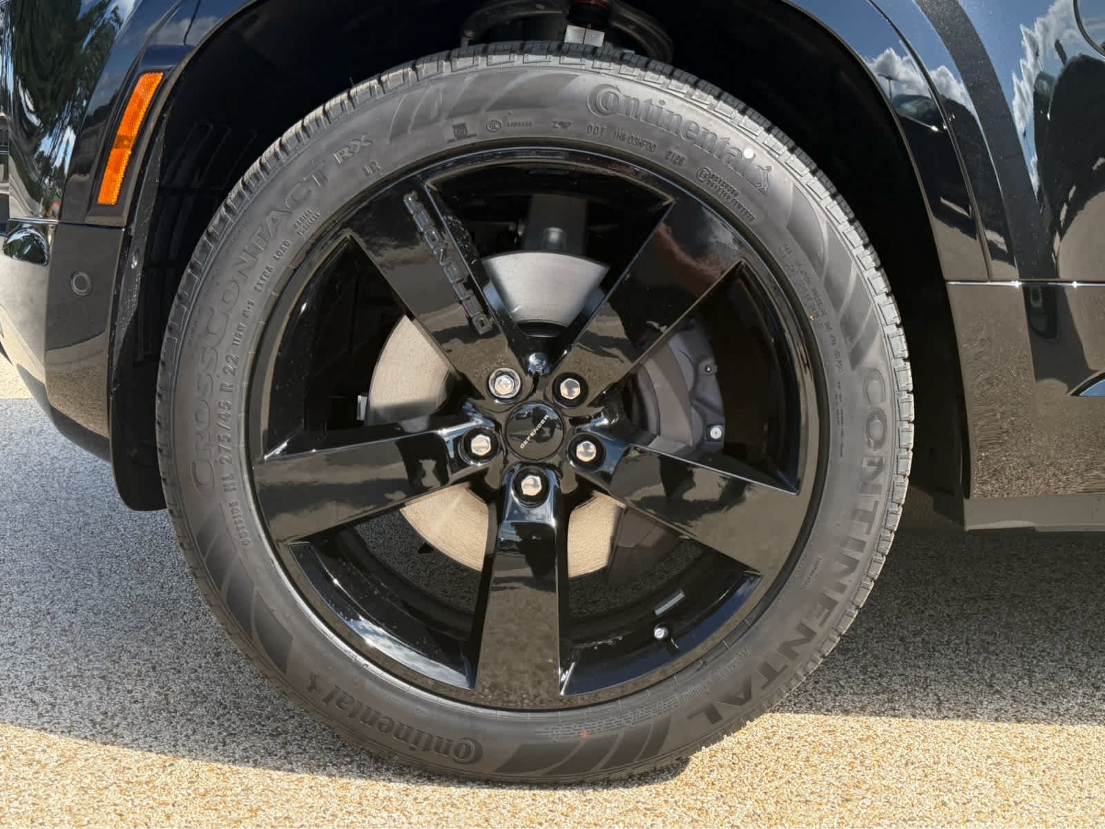 New 2026 Santorini Black Land Rover X-Dynamic SE image 7