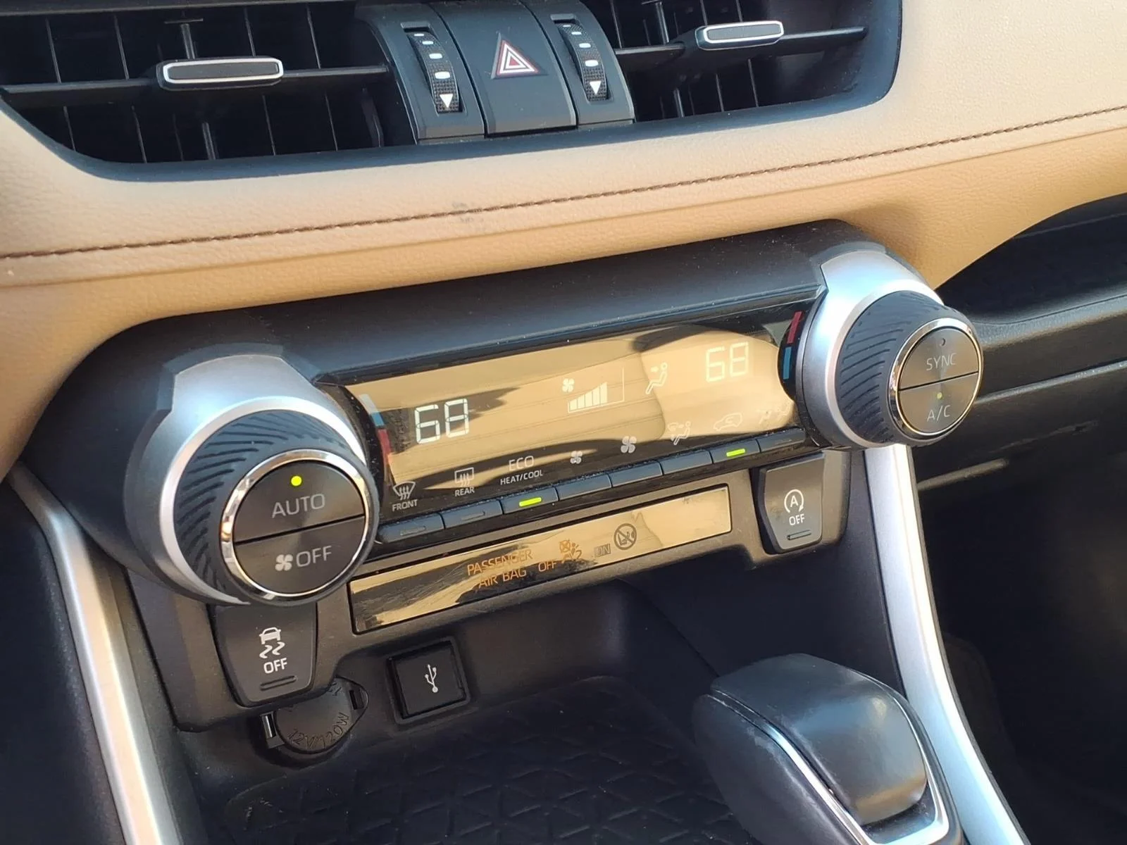 Used 2020 Super White Toyota XLE Premium image 23