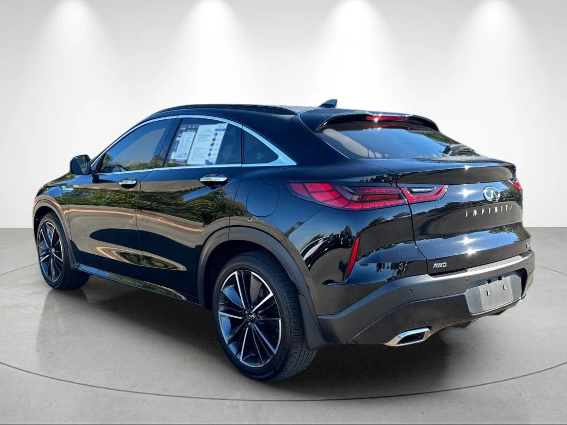 Certified Used 2023 Black Obsidian INFINITI LUXE image 3