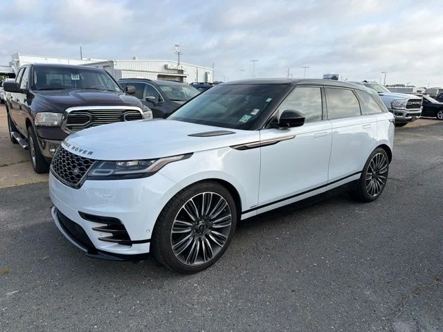 Used 2019 White Land Rover SE R-Dynamic image 3