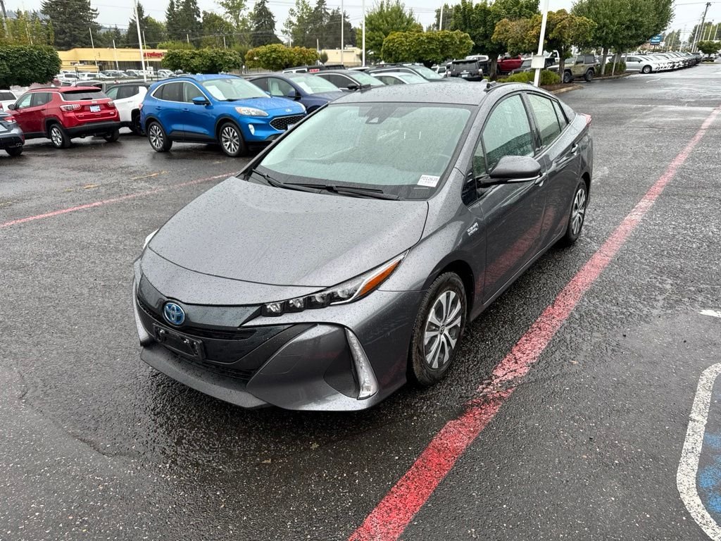 Used 2020 Gray Toyota XLE image 3