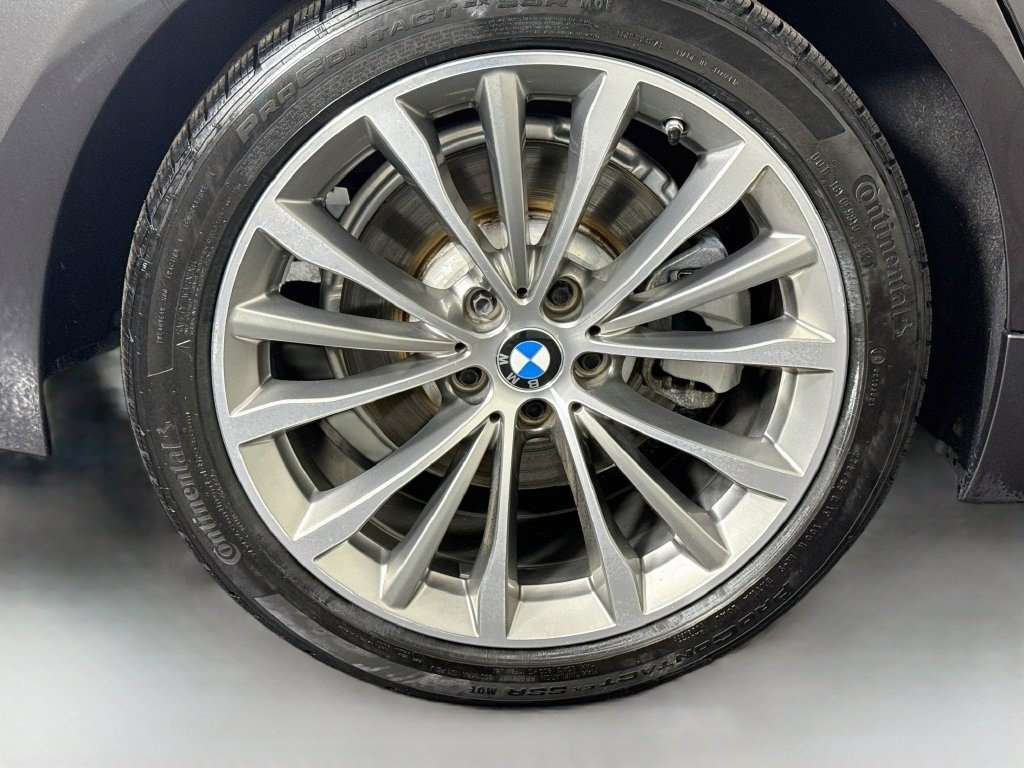 Used 2021 Dark Graphite Metallic BMW 530i image 29