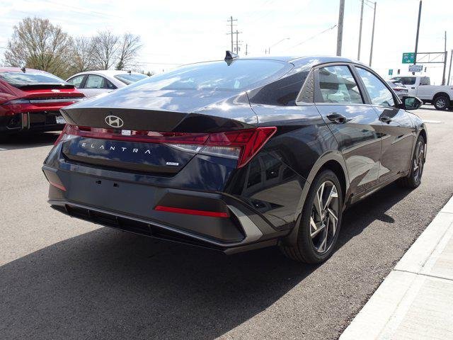 2025 Hyundai Elantra Limited - Photo 6