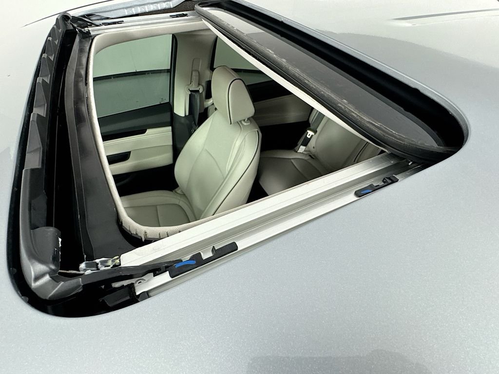 New 2026 Solar Silver Metallic Honda Touring image 30
