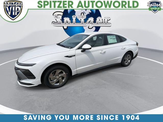 New 2026 White Hyundai SE image 4