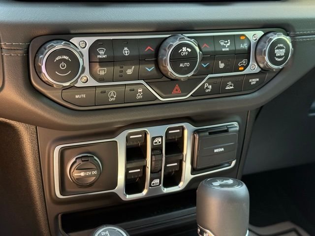 2025 Jeep Wrangler 4-Door Sahara - Photo 31