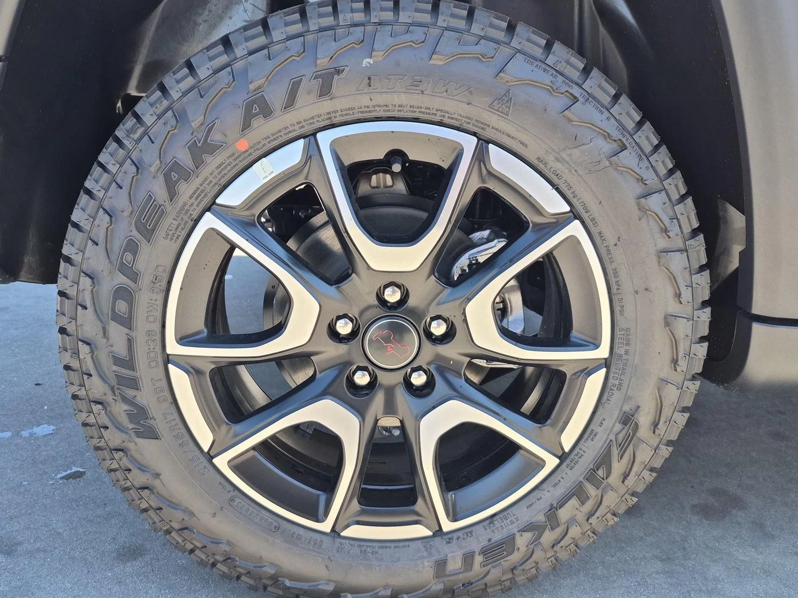 New 2026 Bright White Clear-Coat Exterior Paint Jeep Trailhawk image 13