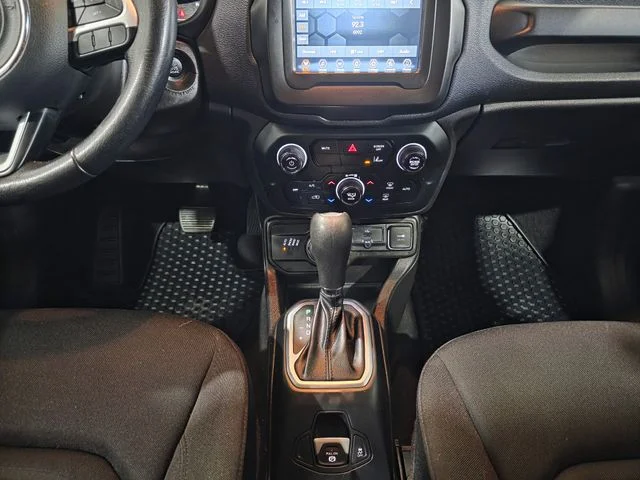 Used 2021 Silver Jeep Latitude image 20