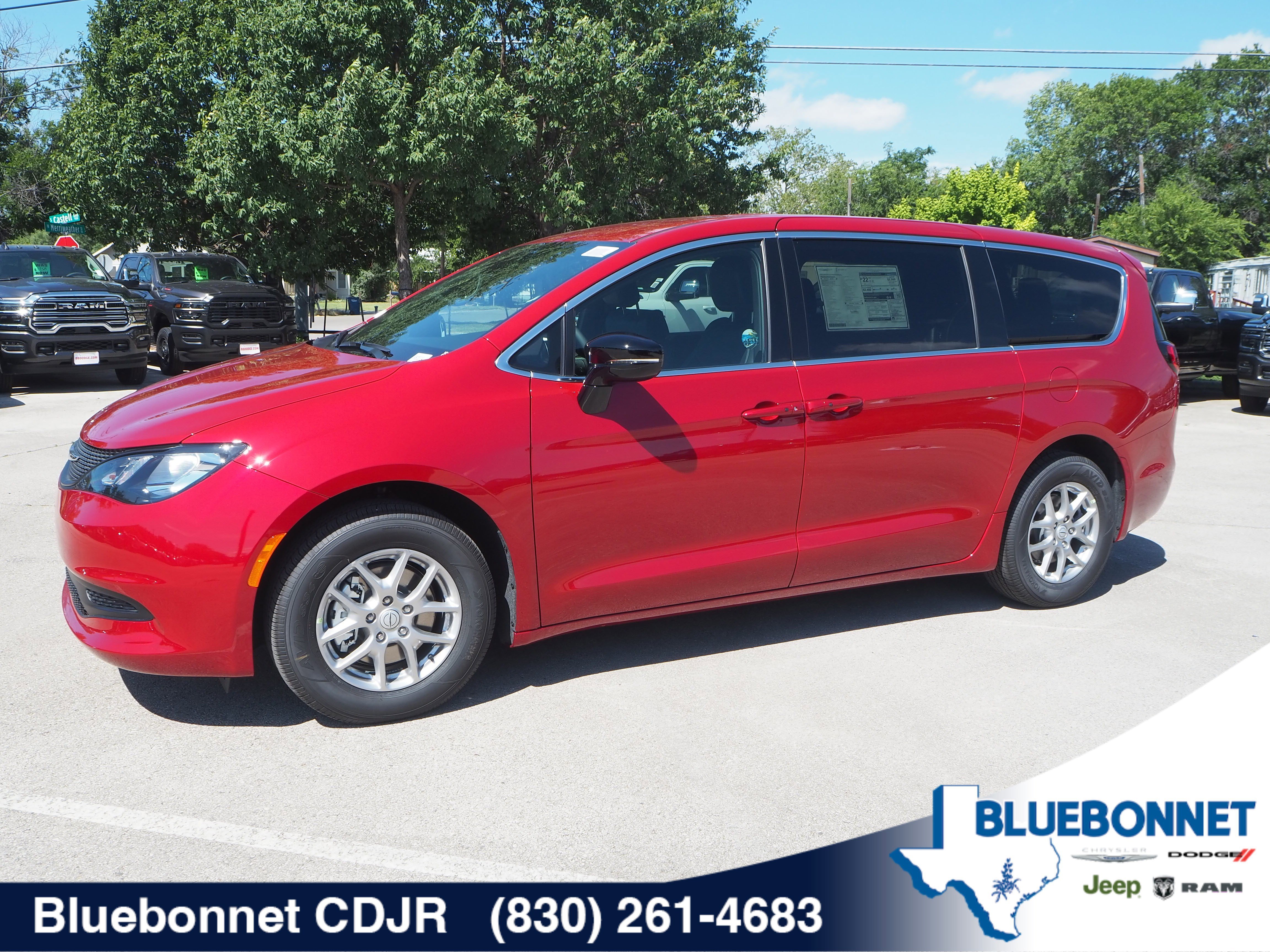 2025 Chrysler Voyager LX's photo