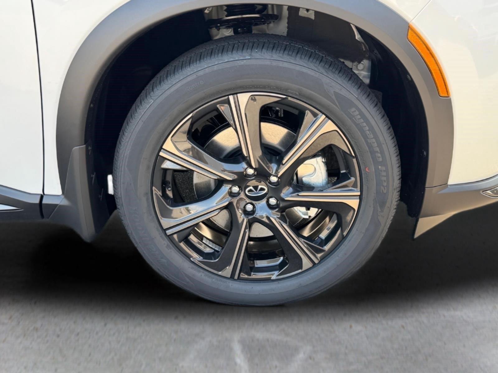 New 2027 2T RAD WHT INFINITI Autograph AWD image 9