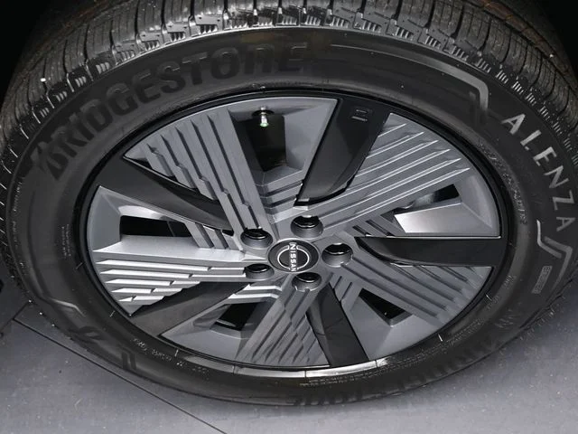 Used 2025 Blue Nissan SL image 33
