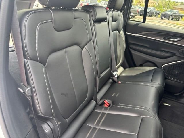 New 2026 Bright White Clear-Coat Exterior Paint Jeep Laredo image 21