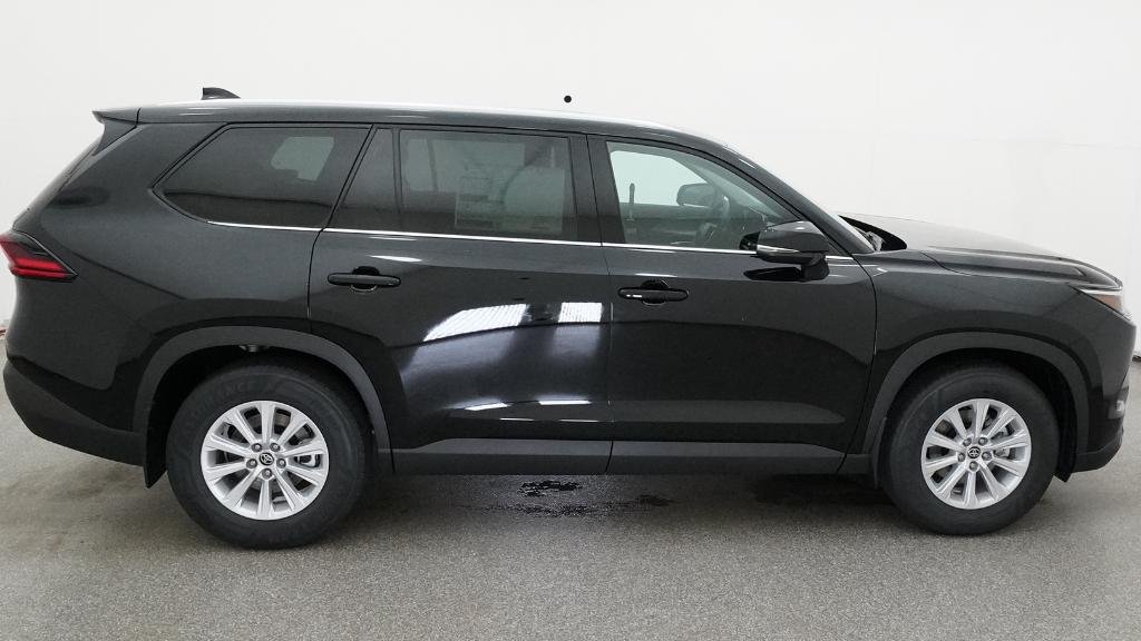 New 2026 Midnight Black Metallic Toyota XLE image 7