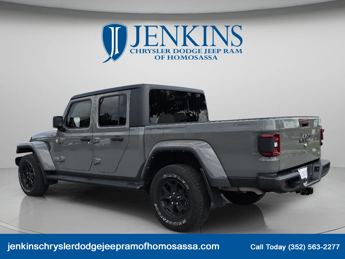 Used 2023 Sting-Gray Clearcoat Jeep Overland image 8
