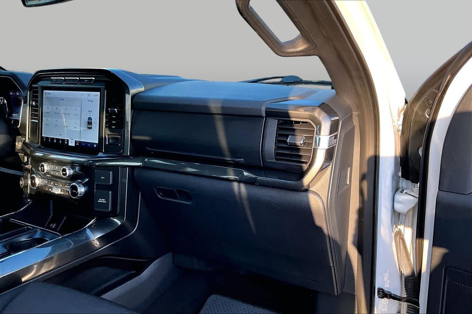 Used 2023 Oxford White Ford XLT image 19