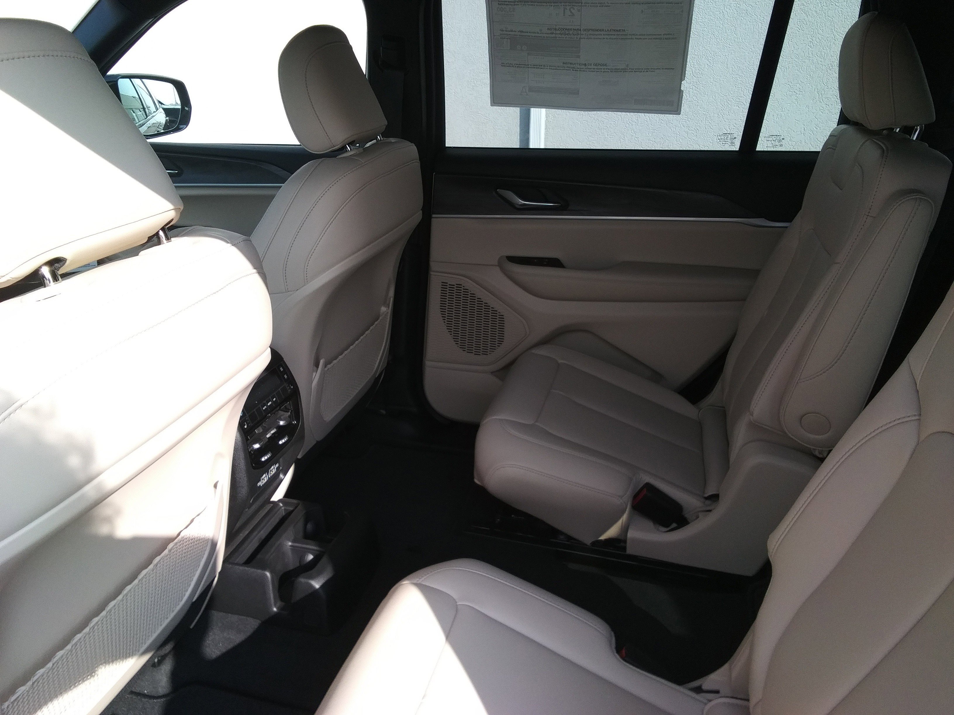 2025 Jeep Grand Cherokee L photo 4