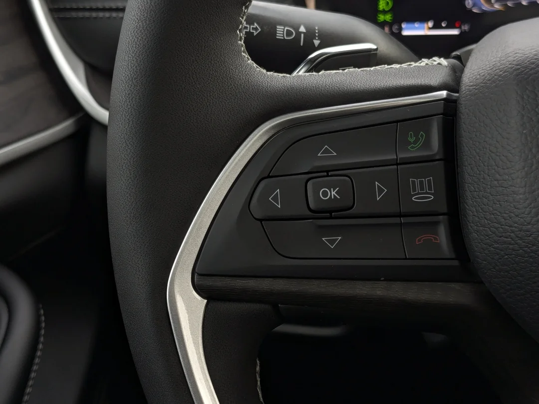 New 2025 Black Jeep Limited - - 4x4 - Luxury Tech II - Black App Pkge - Panoramic Sunroof & More! image 17