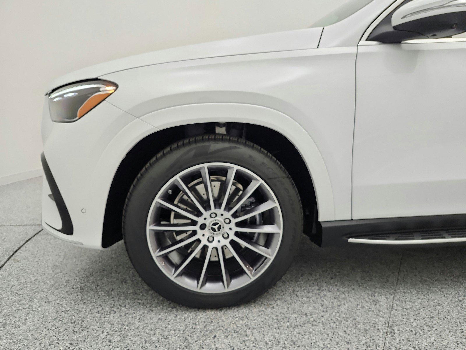 New 2026 MANUFAKTUR Moonlight White Metallic Mercedes-Benz GLE 450 4MATIC® SUV image 42