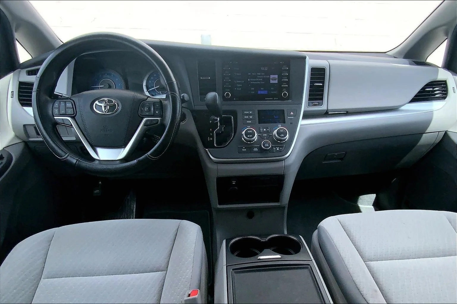 Used 2020 Whi/white Toyota LE Auto Access Seat image 10
