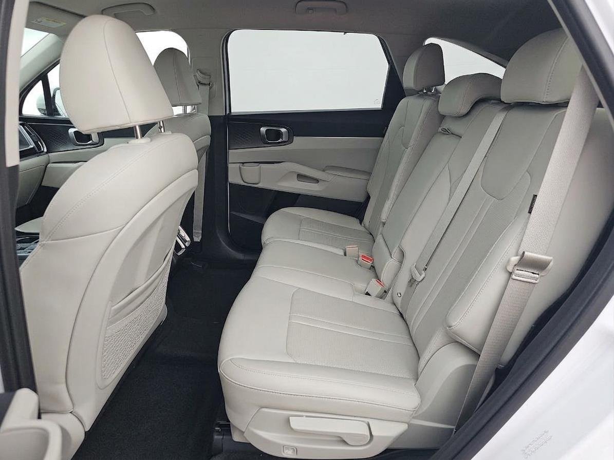 Used 2025 Glacial White Pearl Kia S image 21
