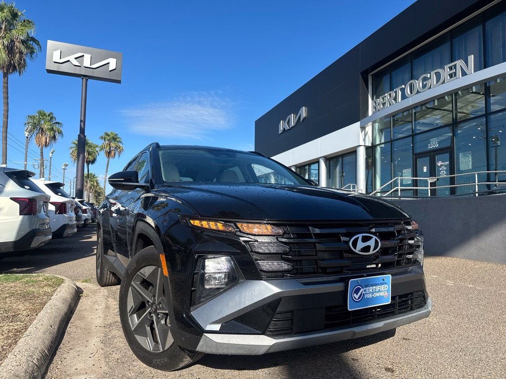 Used 2025 Black Hyundai SEL Convenience image 1