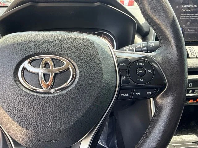 Used 2023 Black Toyota XLE Premium image 31
