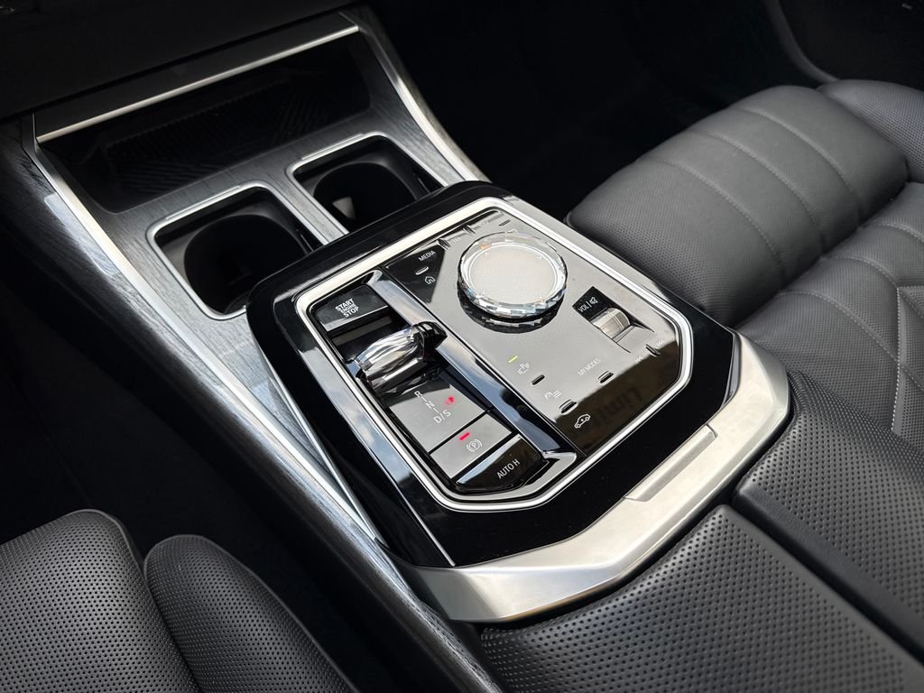 2025 BMW 7 Series 740i - Photo 20