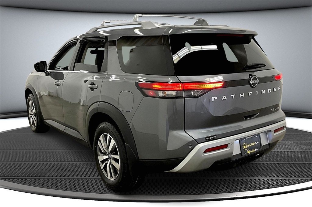 2022 Nissan Pathfinder SL photo 4