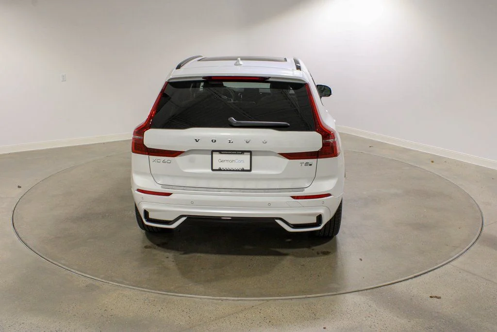 New 2026 Crystal White Volvo T8 Ultra image 4