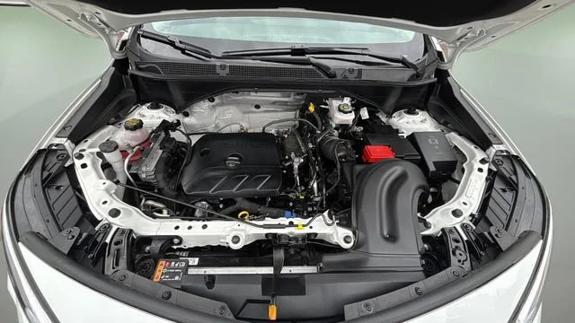 Used 2025 Summit White Buick Preferred image 32