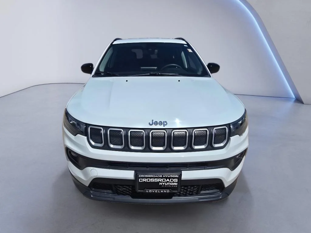 Used 2022 Bright White Clearcoat Jeep Latitude image 9