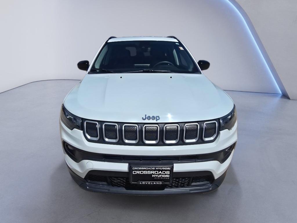 Used 2022 Bright White Clearcoat Jeep Latitude image 8