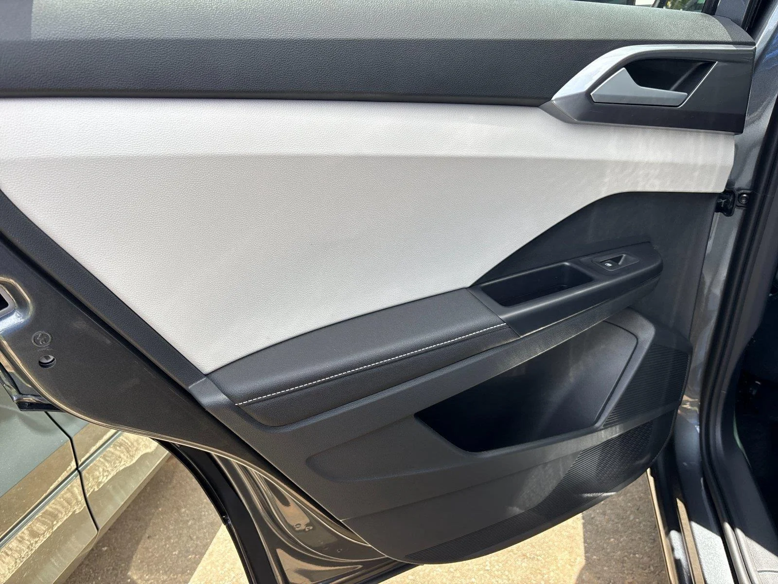 New 2026 Platinum Gray Metallic Volkswagen SEL image 32