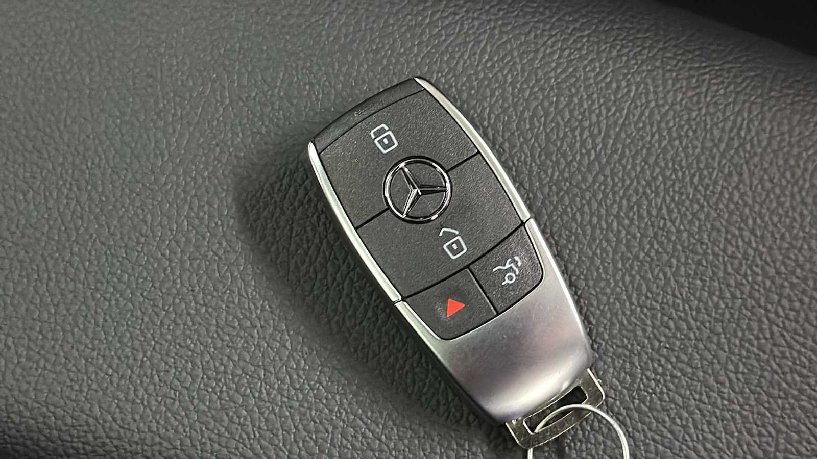 New 2026 MANUFAKTUR Patagonia Red Metallic Mercedes-Benz GLA 250 image 37